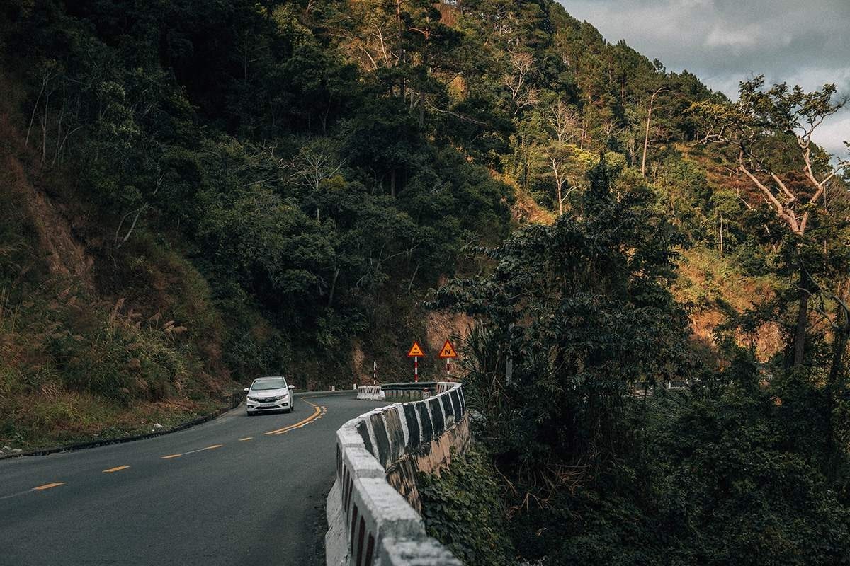 Đèo Ngoạn Mục xuyên qua những cánh rừng xanh mướt