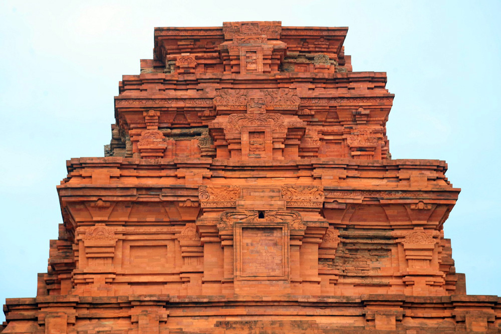 Gạch nung đỏ đặc trưng trong kiến trúc Champa