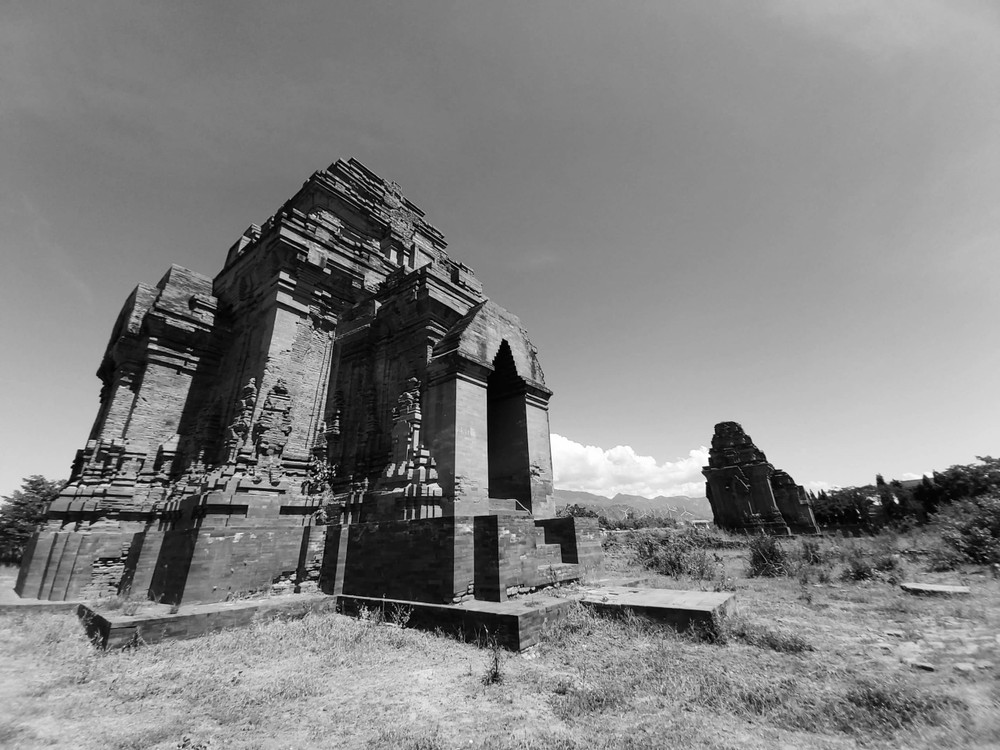 Quần thể tháp Hòa Lai được xây dựng từ cuối thế kỷ VIII