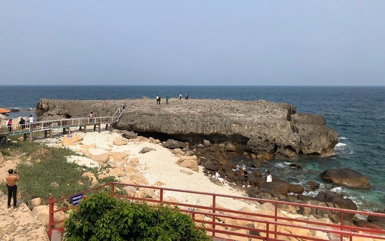 Đá san hô cổ tại bãi đá Mặt Trăng