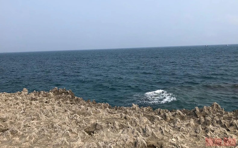 Bình minh tại Hang Rái