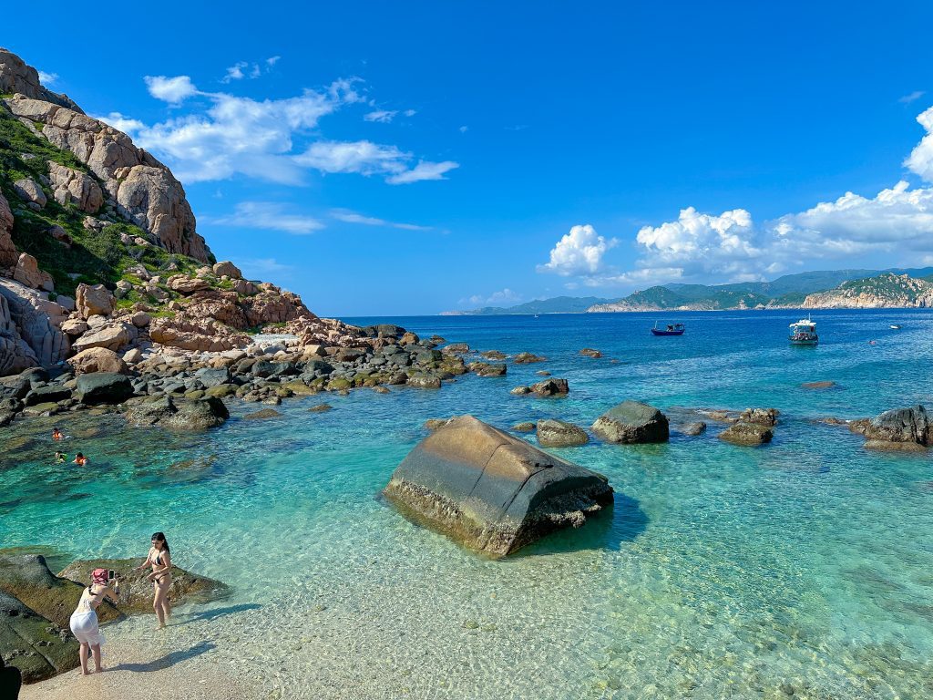 Khung cảnh thiên nhiên Bãi Hòn Rùa