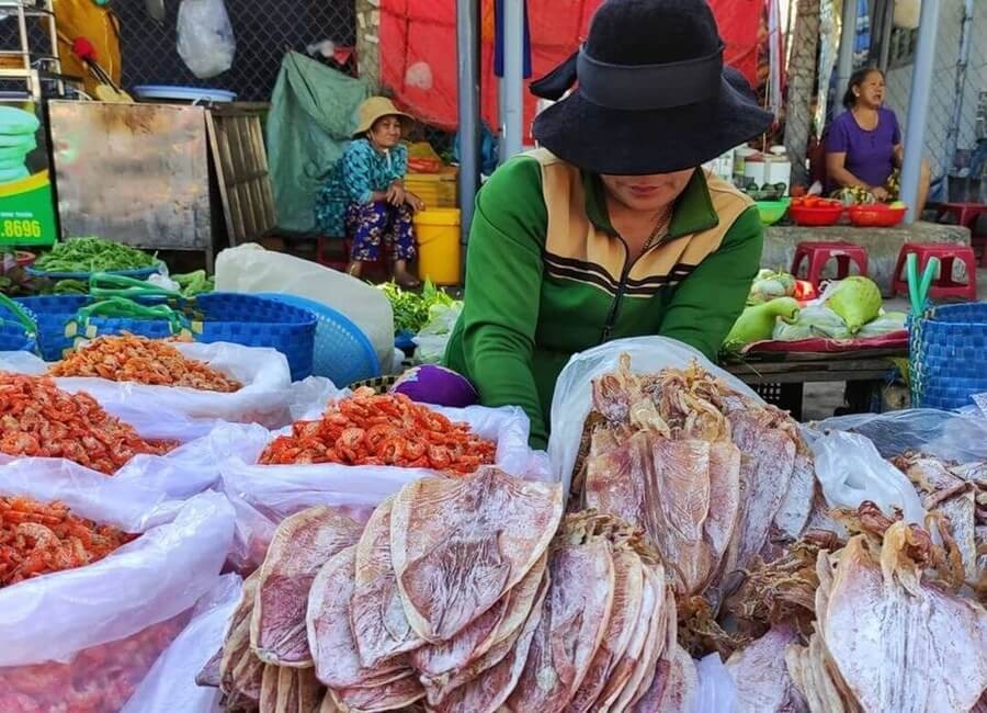 Hải sản khô ở chợ Nại