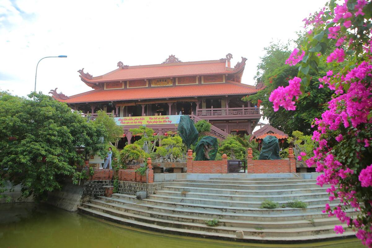 Chùa Quan Âm Ninh Thuận bên biển Ninh Chữ