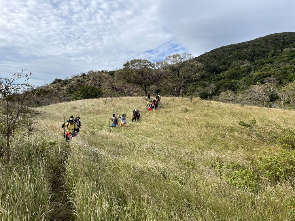 Trekking vườn quốc gia Núi Chúa